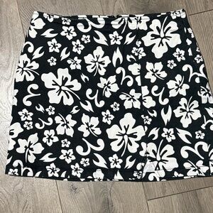 EUC Wild Fable floral print skirt, zip up closure. Measurements in photos